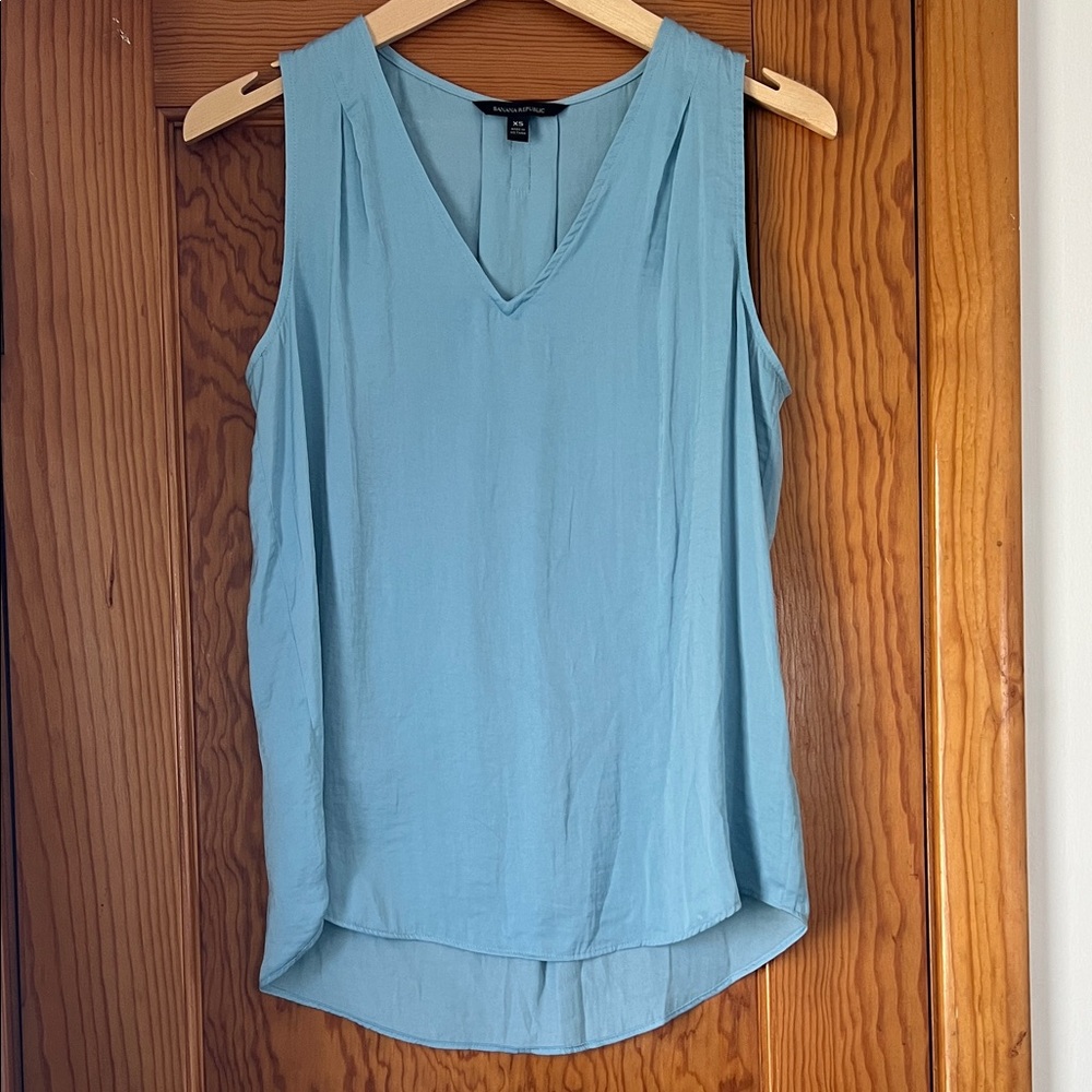 Banana Republic Seafoam Blue V-Neck Sleeveless Camisole